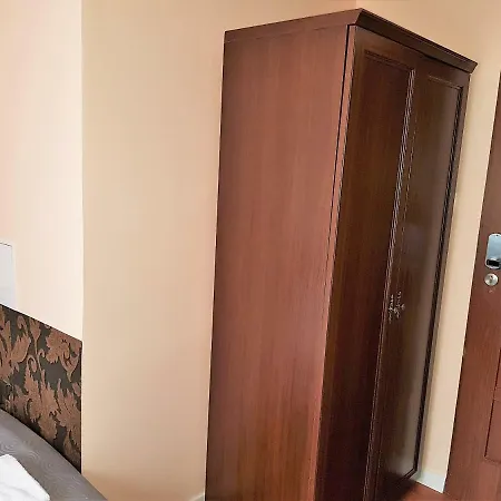 Apartment Dobry Najem 8 *